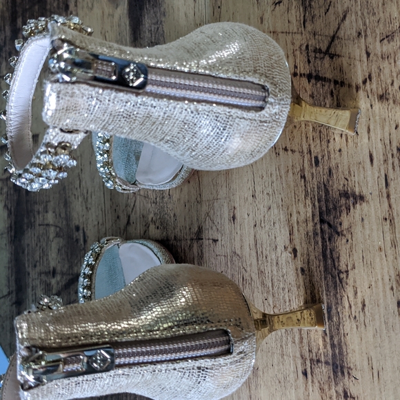 Like NEW Antonio Melani heels!!! - Picture 8 of 9